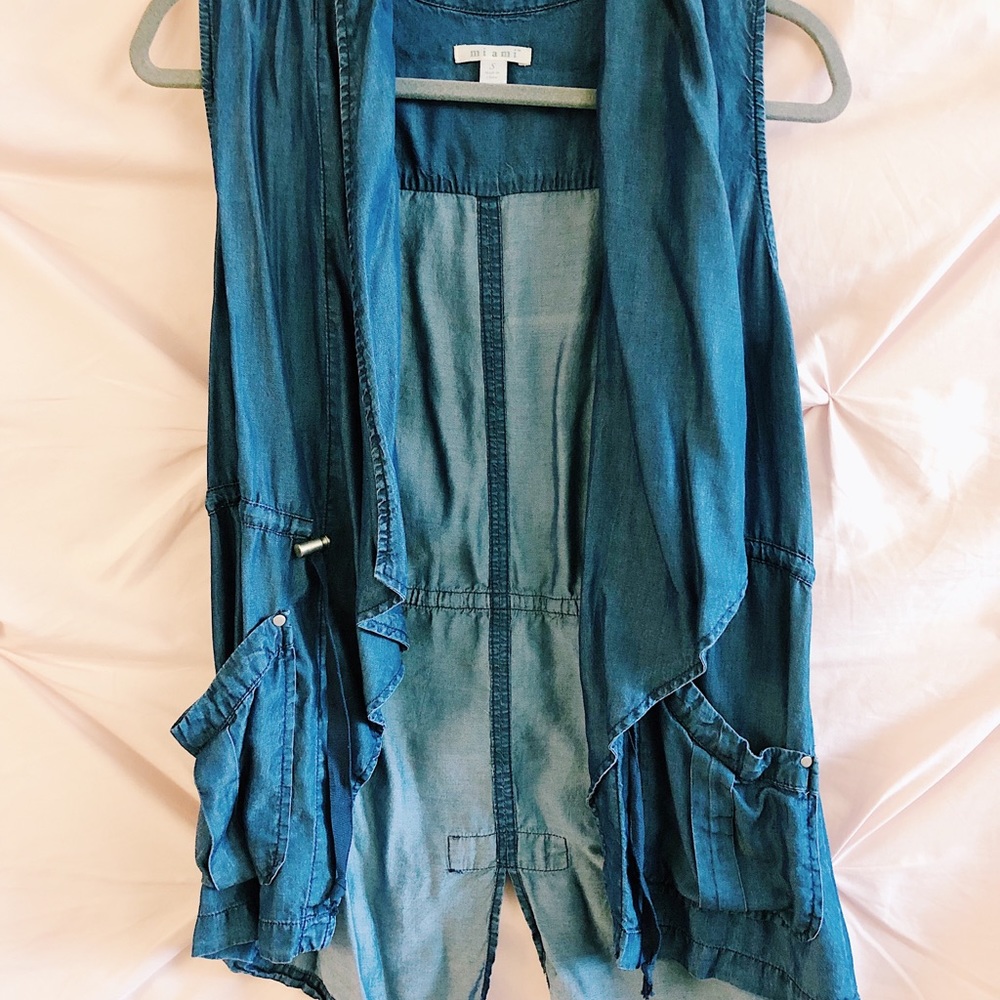 Sleeveless jean jacket